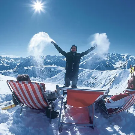 Stylish Flats In Near Lifts Uderns