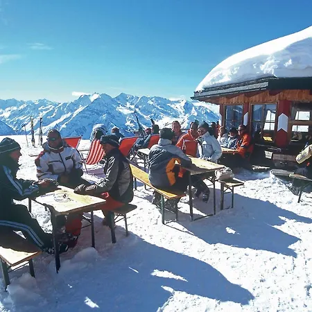 Stylish Flats In Near Lifts *