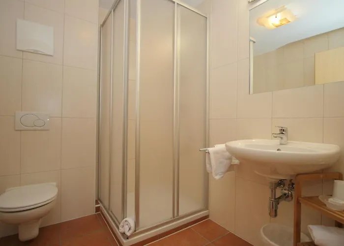 Apartamento Stylish Flats In Near Lifts Uderns
