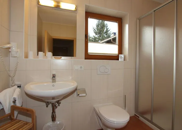 Stylish Flats In Near Lifts