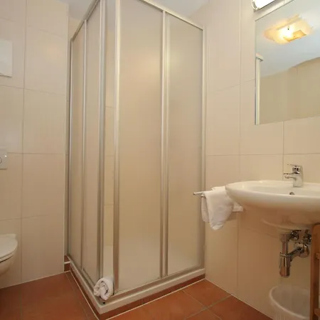 Apartamento Stylish Flats In Near Lifts Uderns